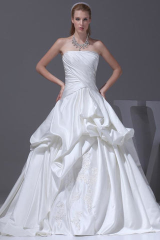products/White-Gorgeous-Ruffled-Bridal-Gown-Sleeveless-Wedding-Gown.jpg