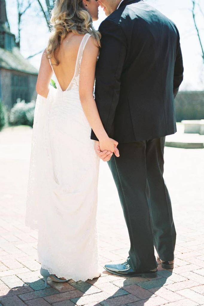 Chic White Lace V-Neck Sleeveless Open Back Wedding Dress Dresses