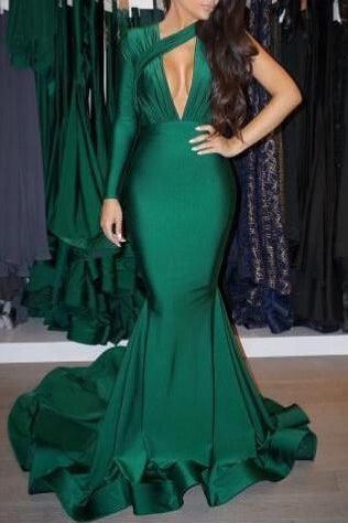 Robe de bal formelle vert foncé à une manche et décolleté en V profond