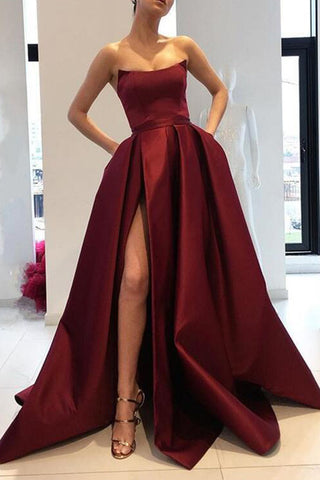 Robe de bal bordeaux sans bretelles fendue aux cuisses