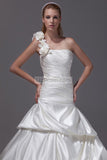 White Glamorous One-shoulder Ball Gown Ruffled Wedding Gown